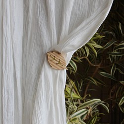 kiwonuu ― 木を縫う　木製カーテンアクセサリー　タモ国産材　ハッパ 1枚目の画像