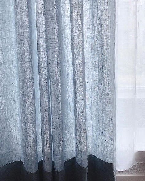 【サイズ1cm単位でオーダー可】【送料無料】くったりと洗いざらし風の薄水色リネン　日本で織った中薄手のフラットカーテン 1枚目の画像