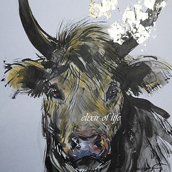大きい角の牛（色紙、２４ｃｍ×２７ｃｍ、墨絵、金箔） 1枚目の画像