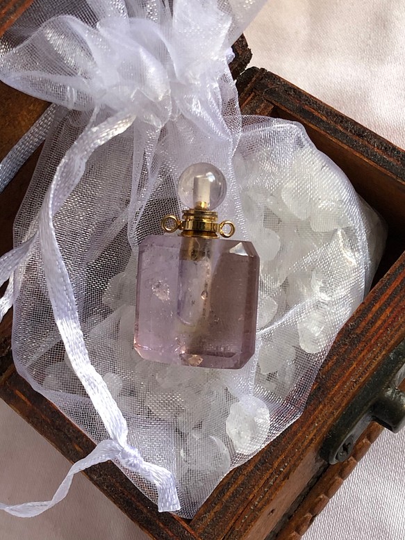 アロマオイルや香水が入れられるアメトリンくり抜き型ペンダント ・トップ（直立可）ミニチュア香水瓶 1枚目の画像