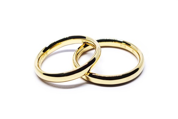 結婚指輪にシンプル上質K18甲丸3ｍｍ幅・刻印10文字無料【Pio by Parakee】Marriage ring 1枚目の画像