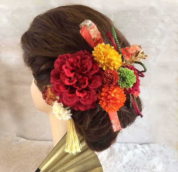 真紅ダリア・マムセットの髪飾り～選べるタッセルとおまけのリボン付き～結婚式・成人式・卒業式～ 1枚目の画像