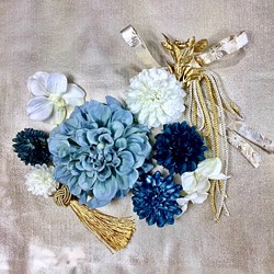 青 と 白 髪飾り 選べるタッセルとオマケのリボン 着物 結婚式 成人式 1枚目の画像