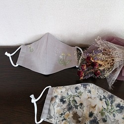 お洒落刺繍マスク　ベルギーリネン　グレーベージュ　(花の手刺繍) 1枚目の画像