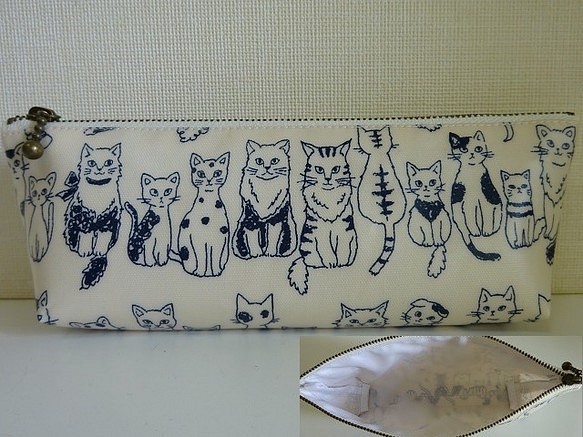 【Ｋさまへ】猫・ビニールペンケース 1枚目の画像