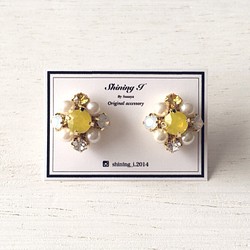Square bijou *Lemon yellow / Earrings 1枚目の画像