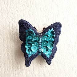 蝶々のブローチ　刺繍　オオルリアゲハ　ブルー 1枚目の画像