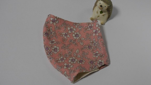 受注生産！ちょっぴりオシャレな立体マスク（フィルターポケット付き）ピンク小花柄大人用 1枚目の画像