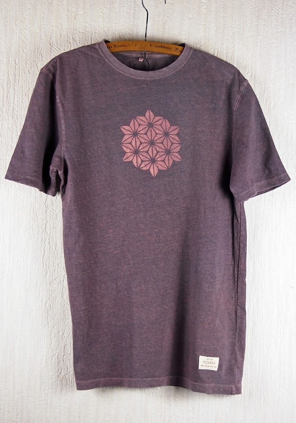 草木染　ヘンプ/オーガニックコットンのTシャツ　　麻の葉　紫　メンズMサイズ 1枚目の画像