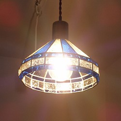 レトロな丸いペンダントライト（電球色ＬＥＤ付き、ペンダントランプ、ステンドグラス）　 1枚目の画像
