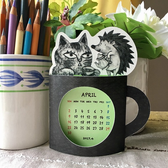 2017カレンダー【４月始まり】　＊卓上ミニ＊　〜猫とハリネズミ〜 1枚目の画像