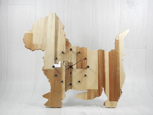 犬形時計　ヨークシャーテリア【木製（アカシア集成材）】（置き・掛け兼用） 1枚目の画像