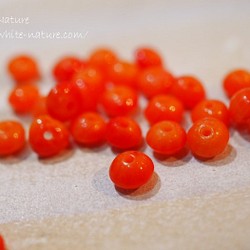 コーラル（珊瑚）ソロバンカット　オレンジ　約2-4ミリ　15グラム（約40～50個） 1枚目の画像