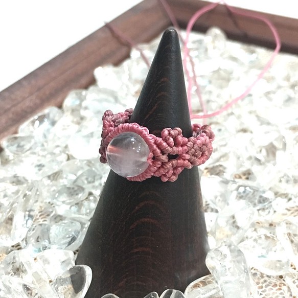 天然石のマクラメ編みリング/花瓶（ピンク系×ローズクォーツ） 1枚目の画像