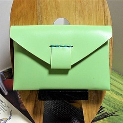 爽やかなライトグリーンのヌメ革の名刺・カードケース 1枚目の画像