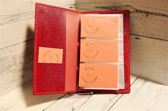 「受注制作」レザー大容量カードケース　６０枚収納　オレンジレッドリザード型押し革 1枚目の画像