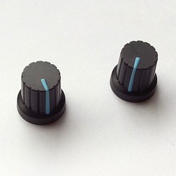 [磁鐵] 合成旋鈕磁鐵 SKM 黑色 x 天藍色 第1張的照片