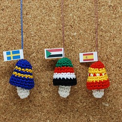 万国きのこ　世界の国旗モチーフのきのこストラップ　スウェーデン&スーダン&スペインの３個セット 1枚目の画像