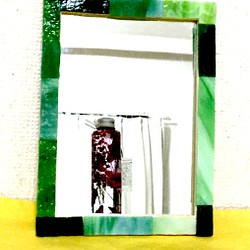 グリーンガラスの鏡 1枚目の画像