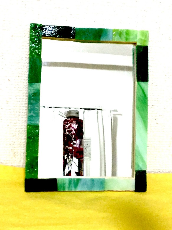 グリーンガラスの鏡 1枚目の画像