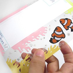 透ける栞付きポストカード（クマノミ②） 1枚目の画像