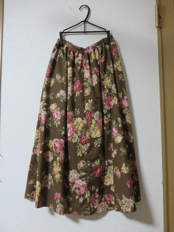 ☆新作☆1点もの　ブラウン　バラ柄　花柄　北欧風　大きいサイズスカート　ゆったりサイズ　サイズＬ～ＬＬ 1枚目の画像