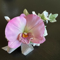 胡蝶蘭のコサージュ(ピンク色)　クリアケース付き 1枚目の画像