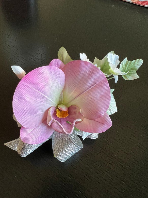 胡蝶蘭のコサージュ(ピンク色)　クリアケース付き 1枚目の画像