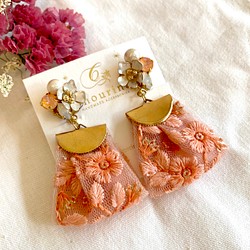 櫻花刺繡絲帶耳環/耳環 第1張的照片