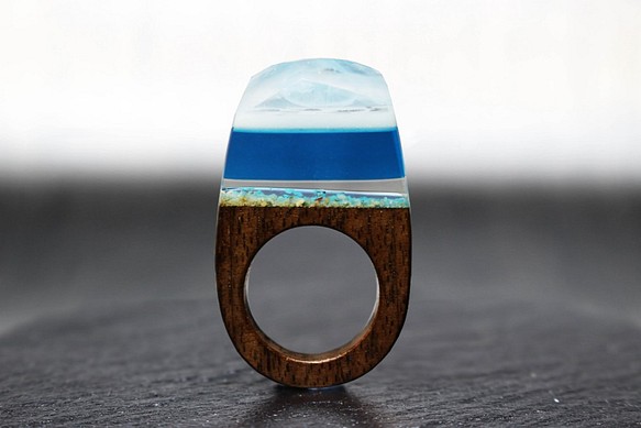 【送料無料】In the sea～Resin Wood Ring～ 1枚目の画像