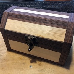 “新”寶盒型無線WoodSpeaker（兼容藍牙的♪可充電的♪） 第1張的照片