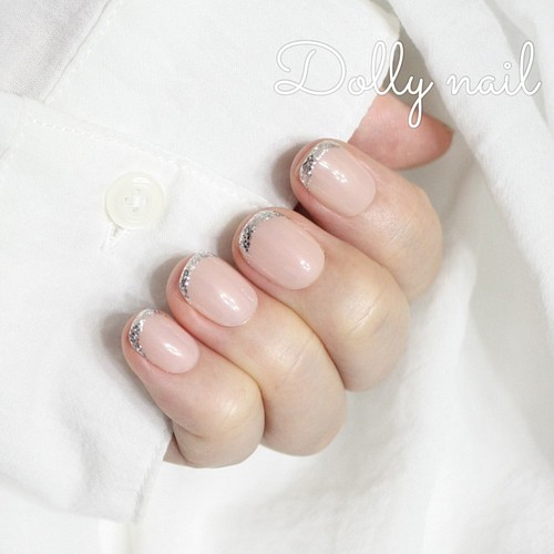 ベリーショート 上品スキニーフレンチネイル シルバーラメ ネイルチップ ネイルシール Dolly Nail 通販 Creema クリーマ ハンドメイド 手作り クラフト作品の販売サイト