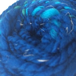 麻の繊維入り手紡ぎ糸（青） 1枚目の画像
