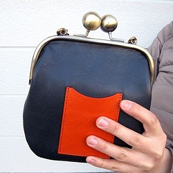 Real Leather pochette with grasp/Navy 第1張的照片