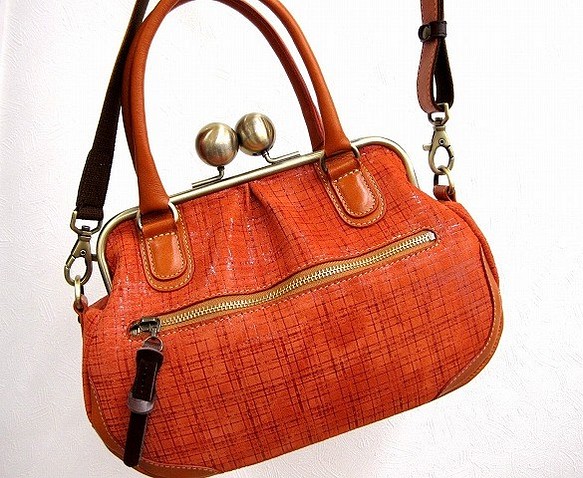 Real leather bag with clasp/Coated leather/mesh pattern 第1張的照片