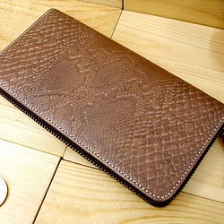 Real leather wallet/Embossing Steer Hide/Python pattern 第1張的照片
