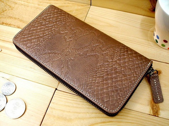 Real leather wallet/Embossing Steer Hide/Python pattern 第1張的照片