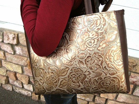 Real leather bag/Embossing leather/Rose pattern 第1張的照片