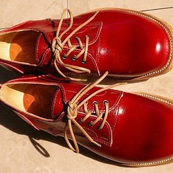 【ワケありにつき処分価格！現品限り！】本格派の本革靴 外羽短靴 赤い靴！サイズが合う方いらっしゃいますか～？？ 1枚目の画像
