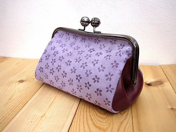 Real leather pouch with metal clasp/Flower pattern 第1張的照片