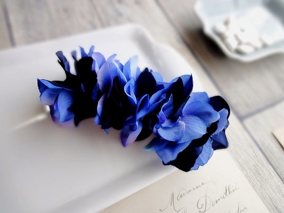 バレッタ □ 紫陽花の花びら □ ダークブルー×ブルー(2色混合