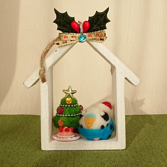 【送料無料】羊毛ﾌｪﾙﾄ ブルーセキセイさんのホワイトクリスマスハウス 1枚目の画像