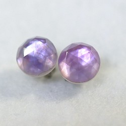 (1 件) 白色貝殼和紫水晶耳釘（8 毫米，鈦柱） 第1張的照片