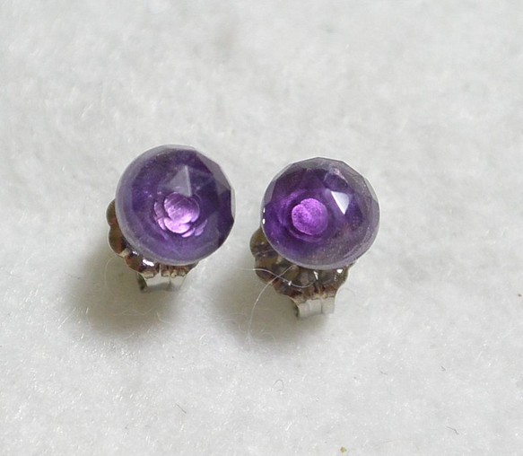 （1點）紫水晶玫瑰形切割耳環（6毫米·鈦後） 第1張的照片