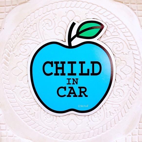 車用ステッカー　シールタイプ child in car 「リンゴ水色」チャイルドインカー 1枚目の画像