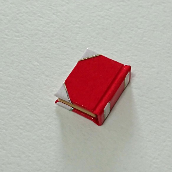 指先サイズのハードカバー豆本　（赤） 1枚目の画像