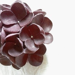 リネンのコサージュ＊紫陽花5.6cm（小豆色） 1枚目の画像