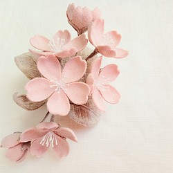 コットンリネンのコサージュ＊桜10.5cm（シェルピンク/亜麻色） 1枚目の画像