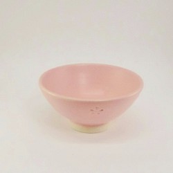 小花の小さめご飯茶碗（桜色） 1枚目の画像