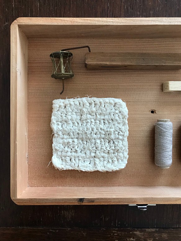 リネンの裂き編みコースター(2枚) 1枚目の画像